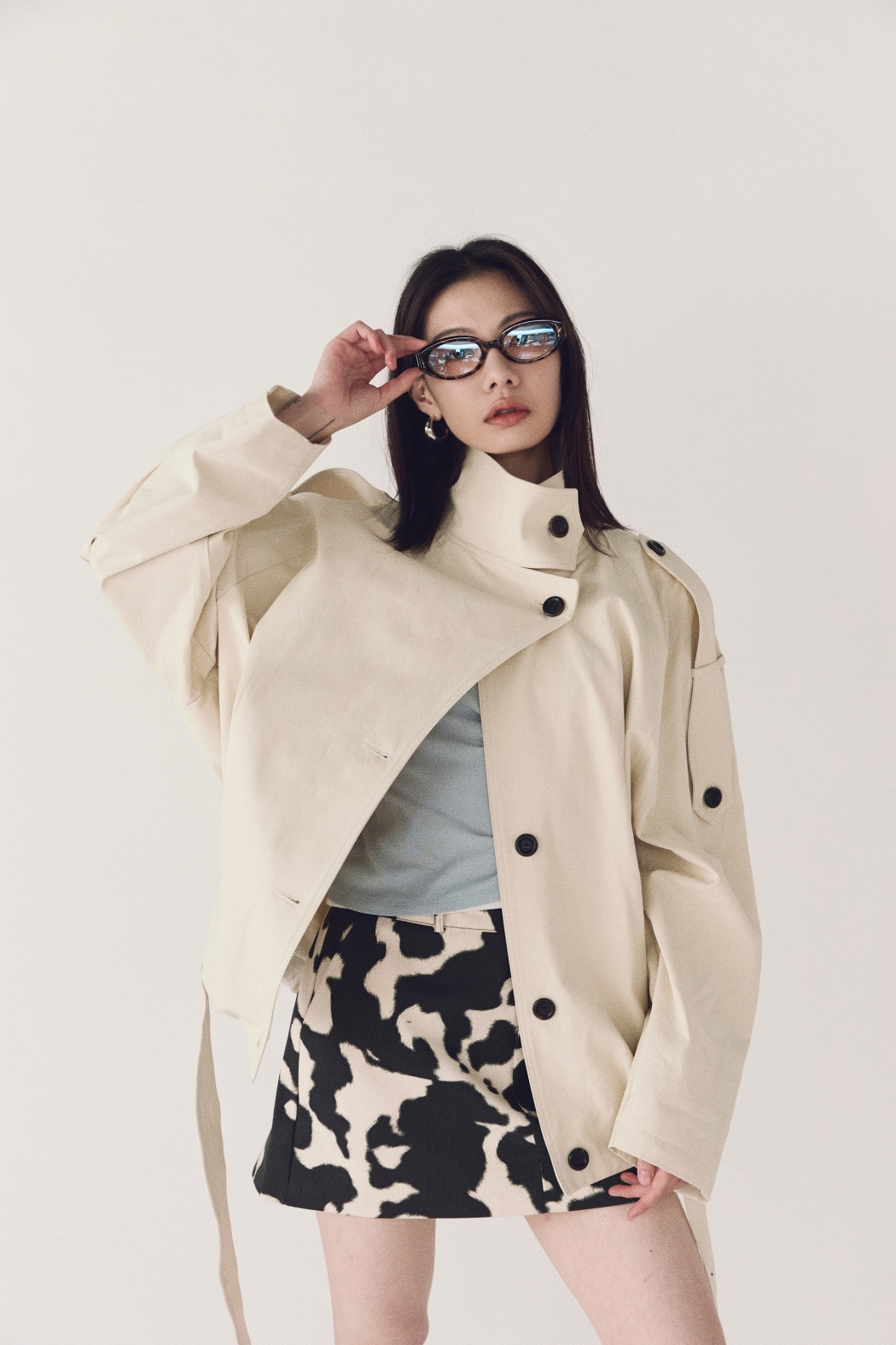 時髦廓型短款風衣外套-淺杏