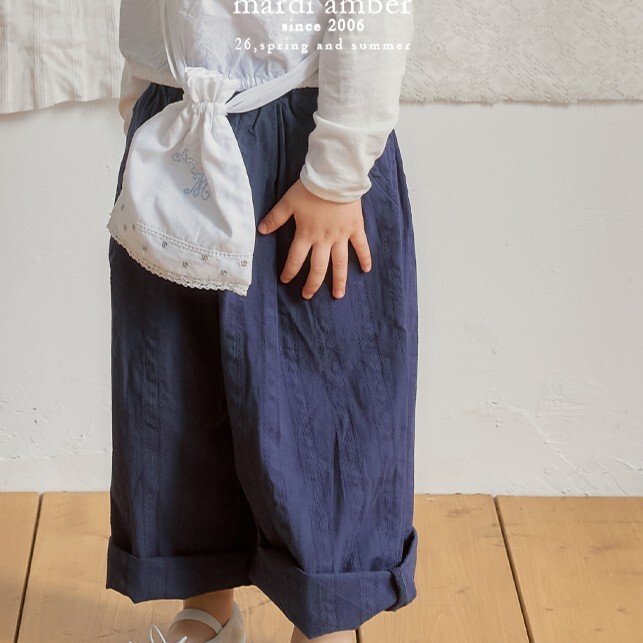 90-130 AM 設計師壓紋寬長褲 2色