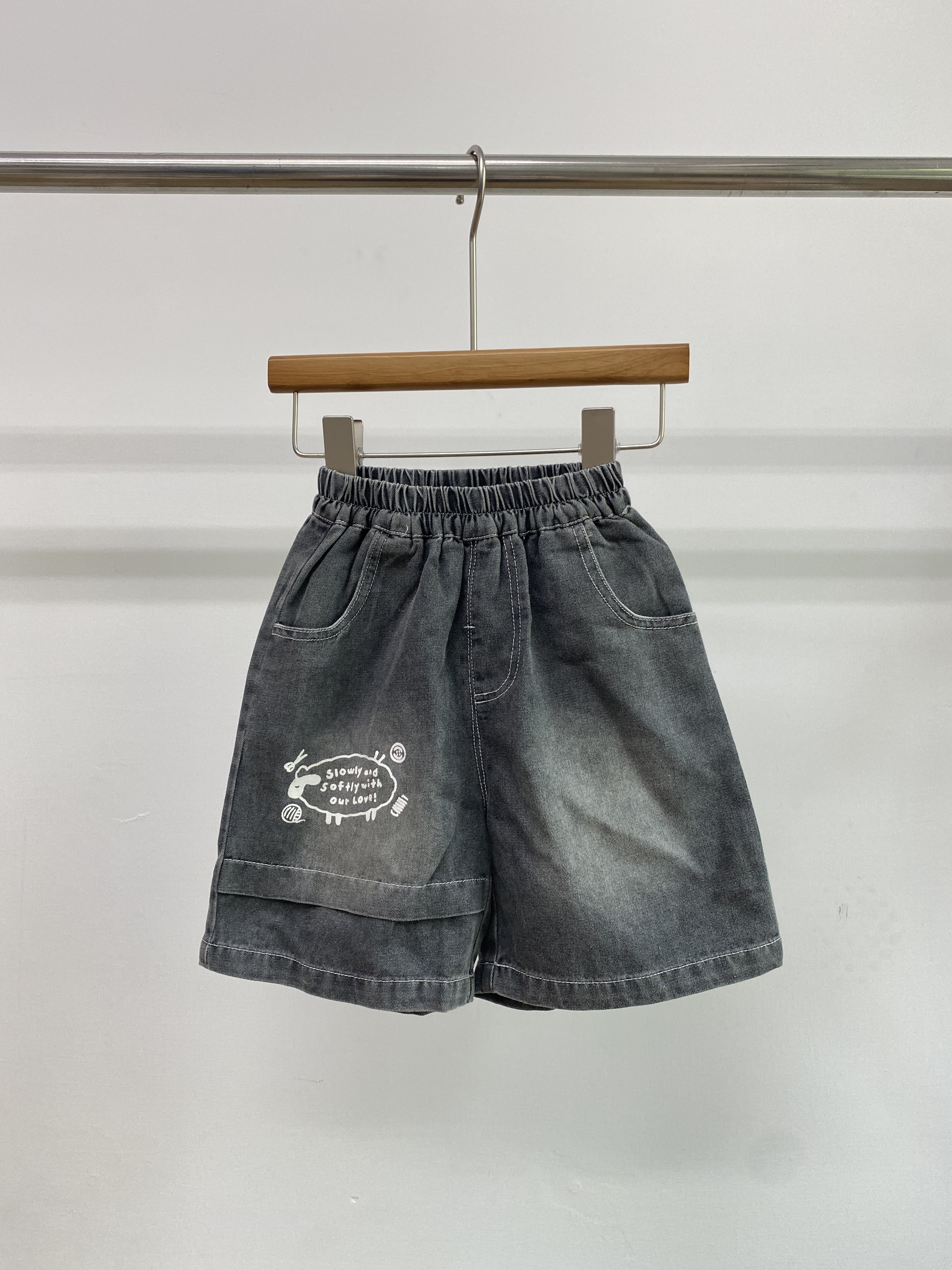 A04850小羊插圖牛仔短褲