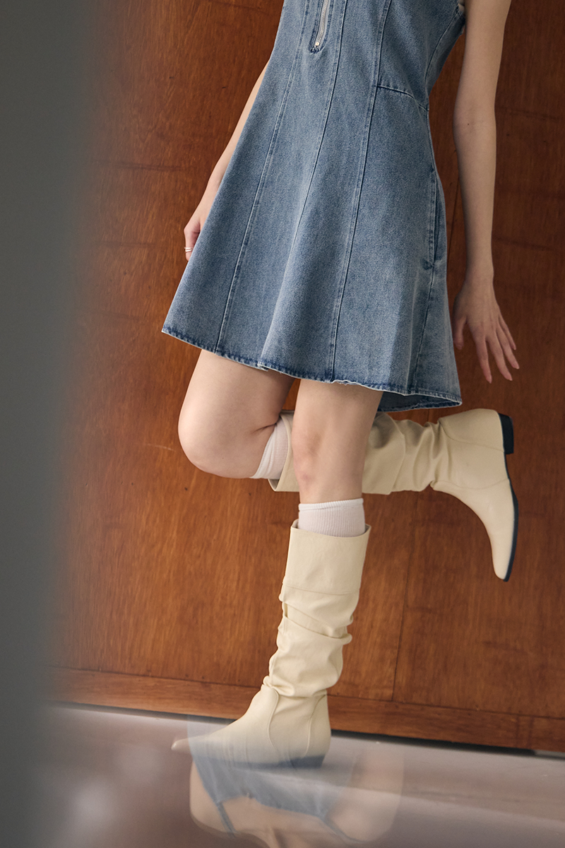 細肩壓褶牛仔短洋裝