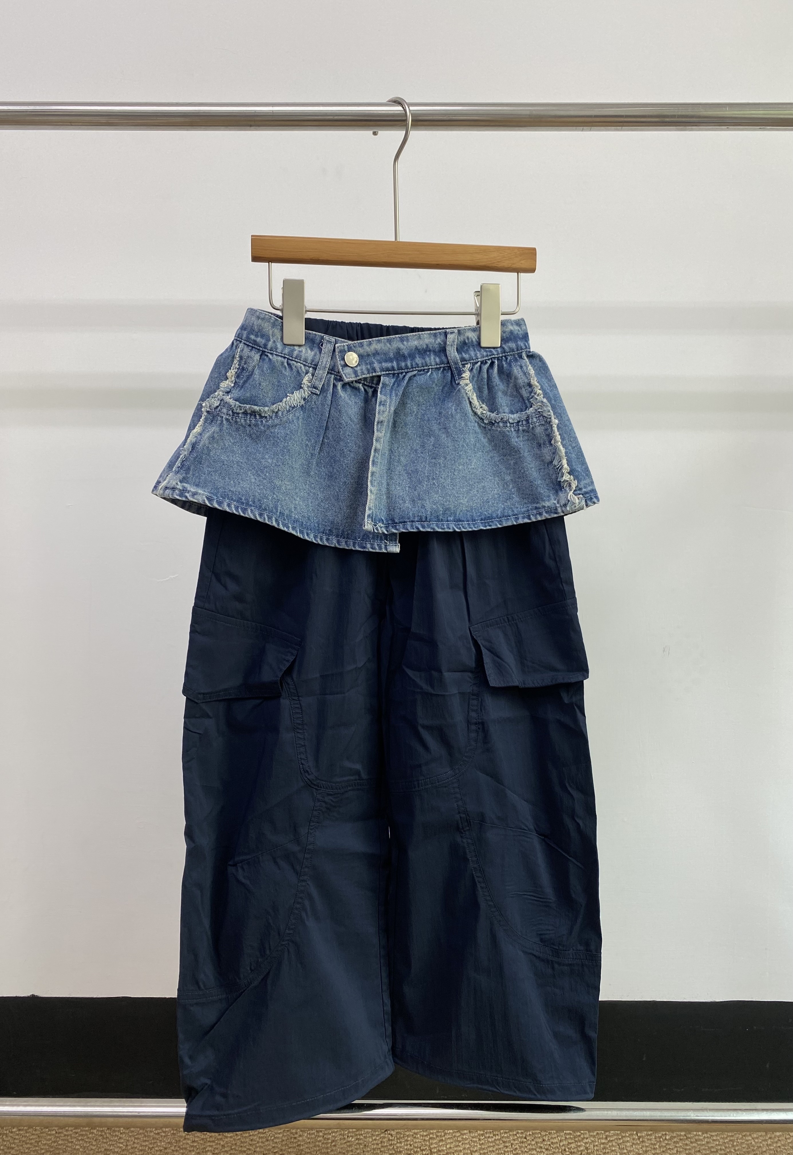 A04853牛仔屁簾休閒褲