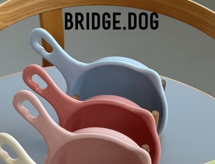 BRIDGE.DOG TOY 亮面平底鍋造型盤 (珊瑚粉)