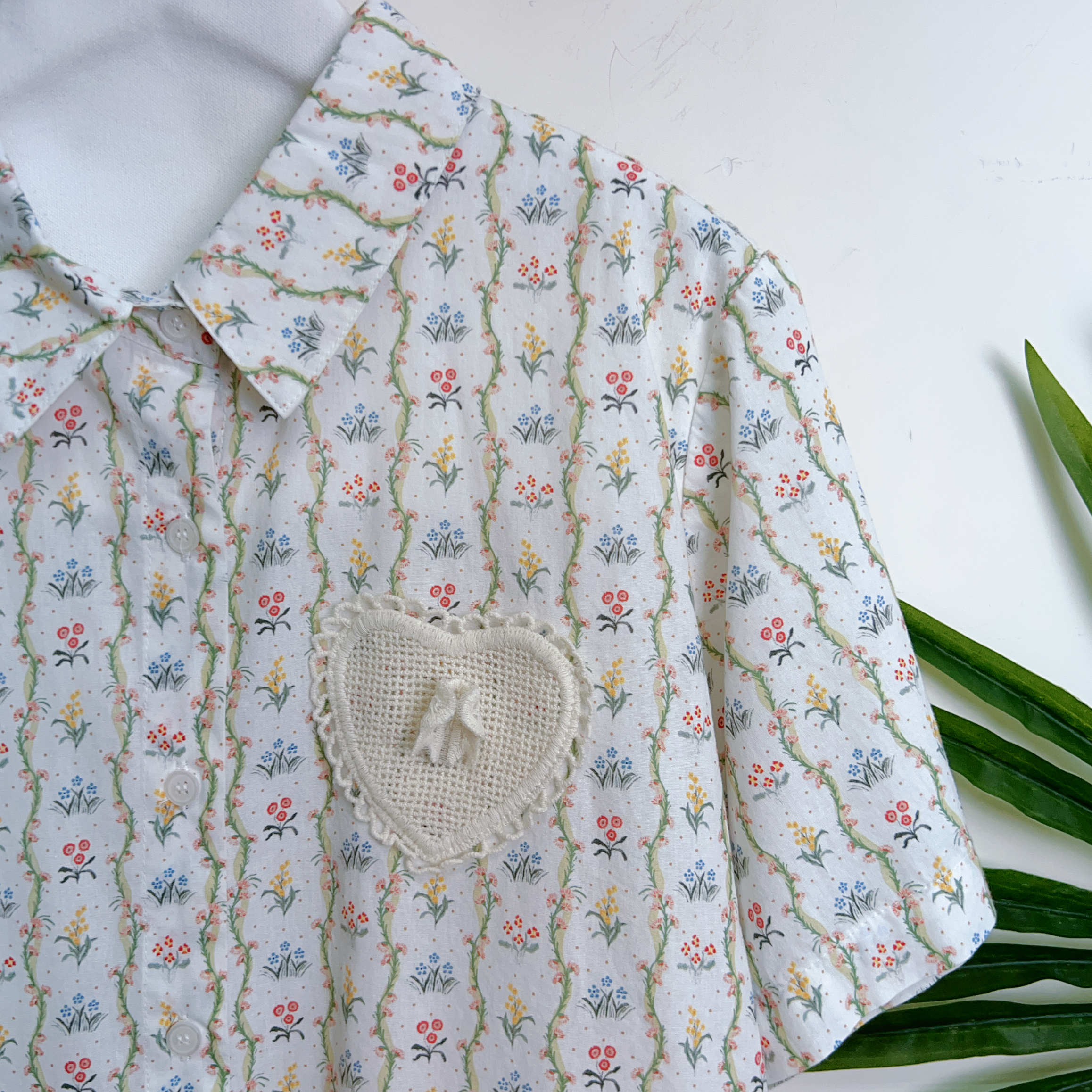 花朵圖案棉質上衣(胸44 腰46 長24吋)2013 #1404clo