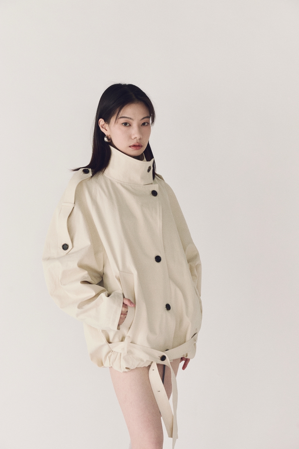 時髦廓型短款風衣外套-淺杏