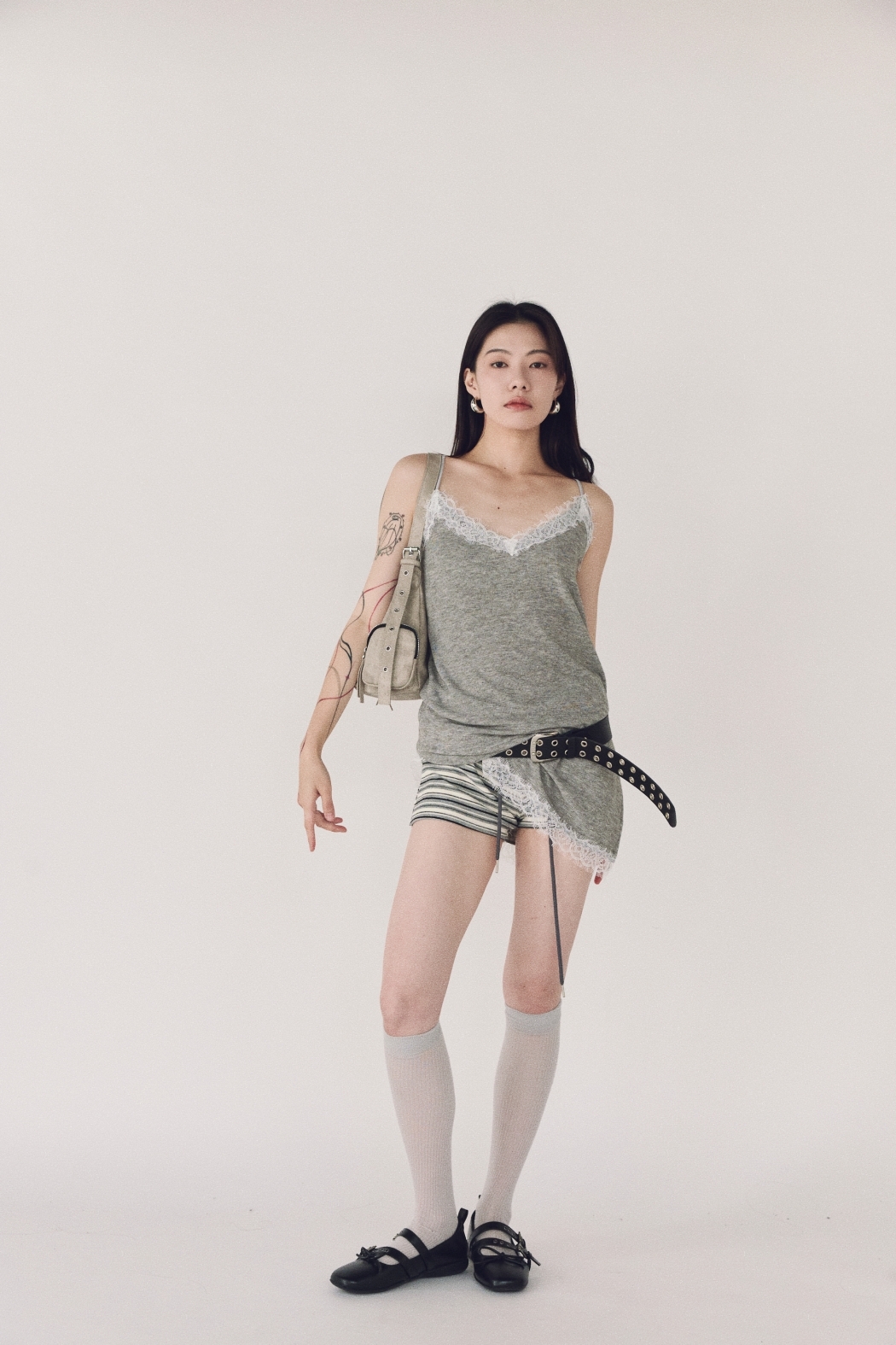 蕾絲花邊V領吊帶背心