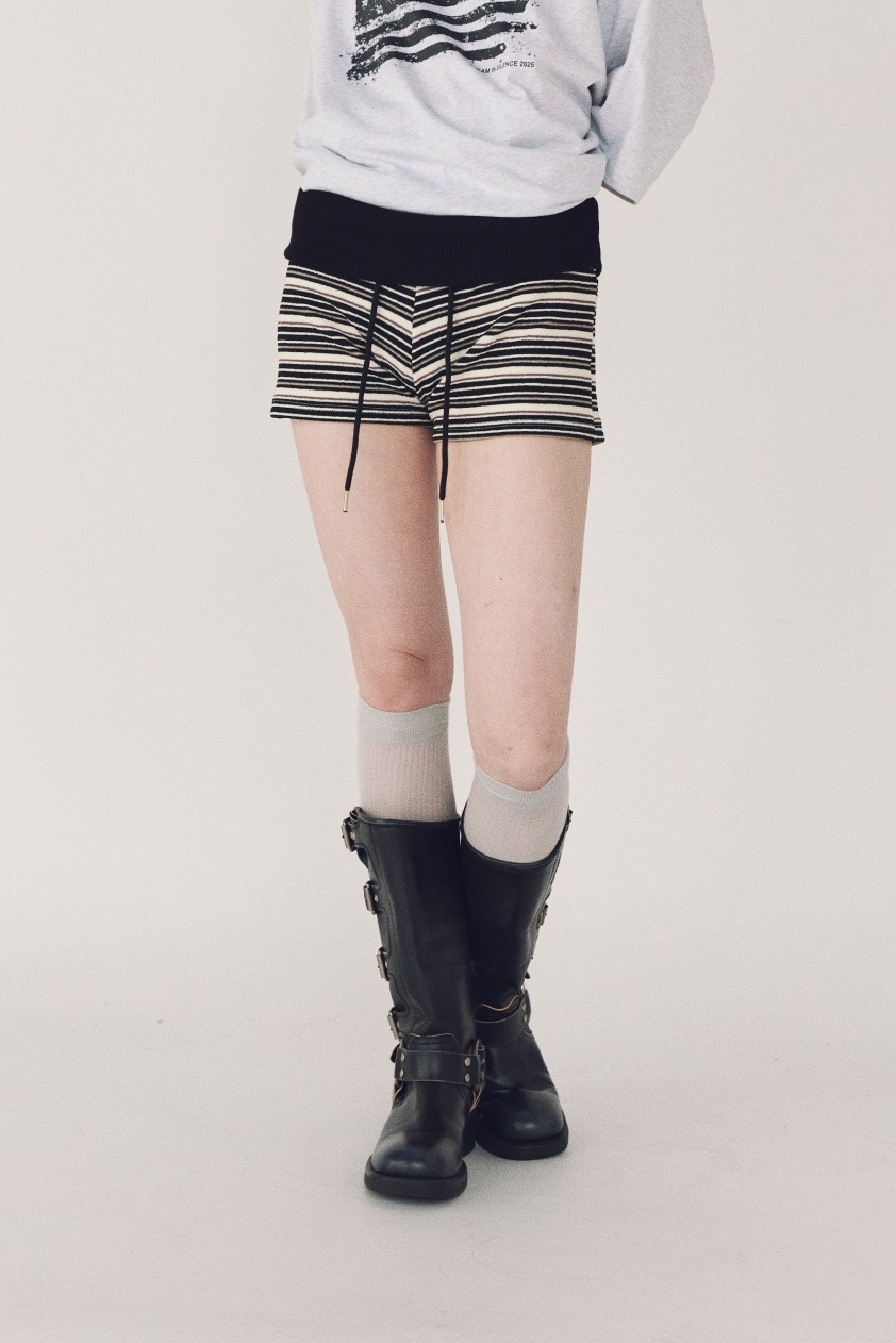 條紋高腰針織短褲-黑