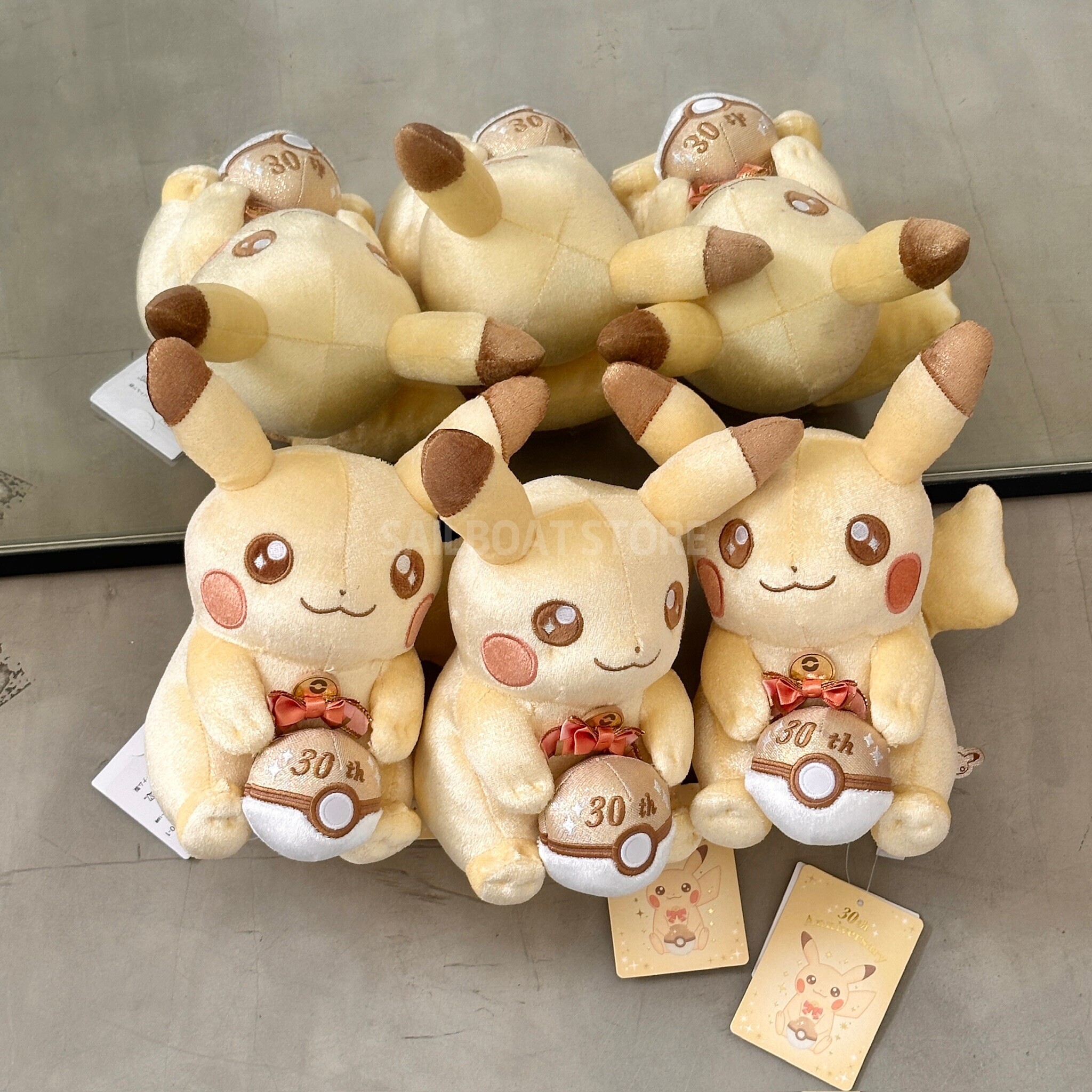 #現貨 🇯🇵日本 寶可夢 30週年紀念 金色生日皮卡丘 sailboat