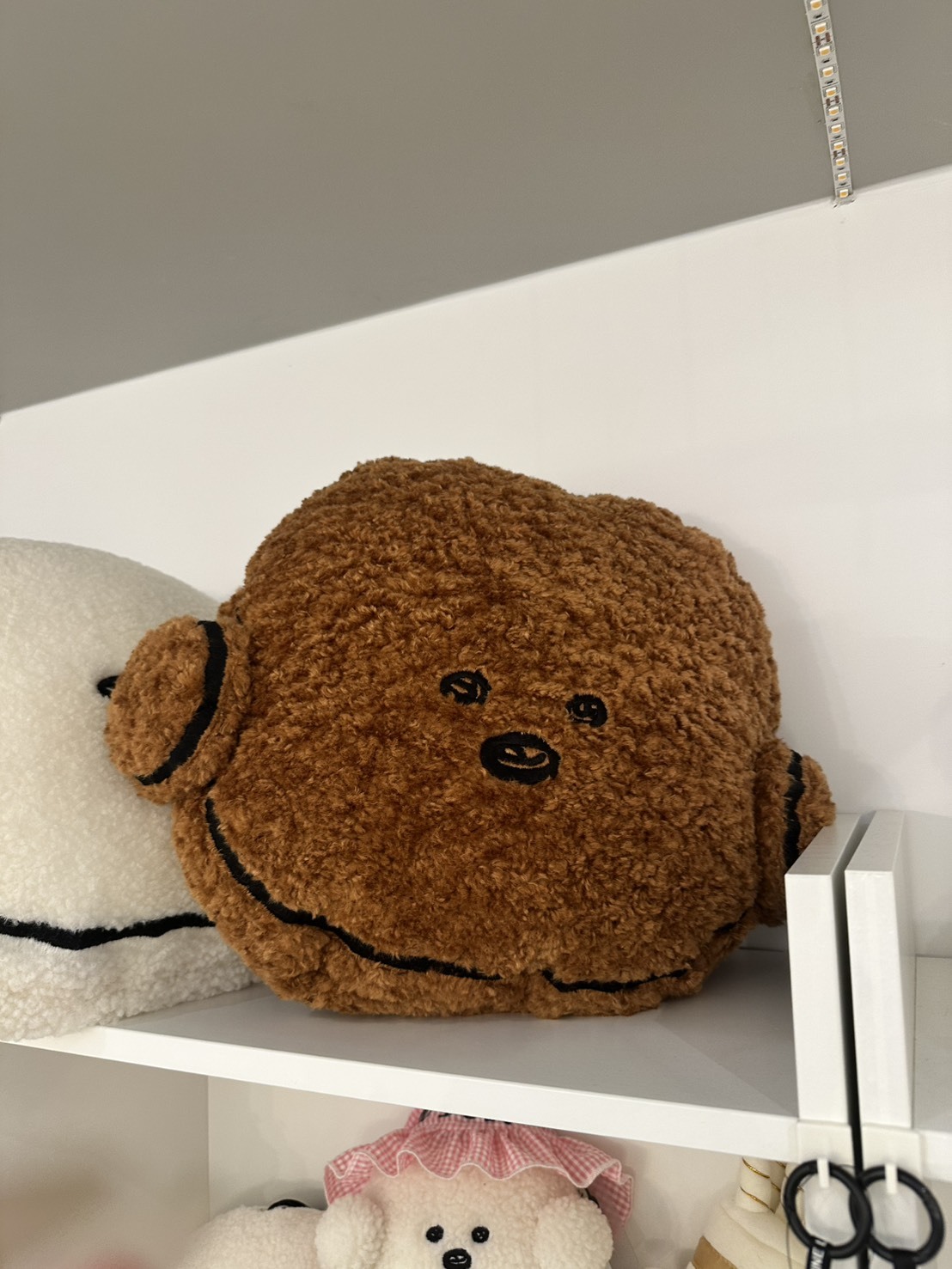 現貨-咖色比熊頭抱枕