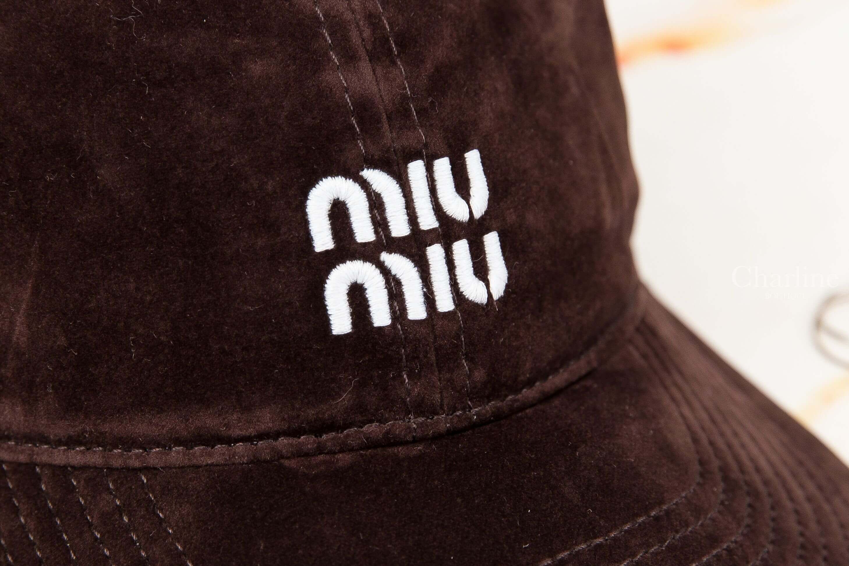 Miu Miu Velvet Baseball Cap 咖啡色刺繡白字後金屬方塊絢藍鞋帶調節絲絨棒球帽