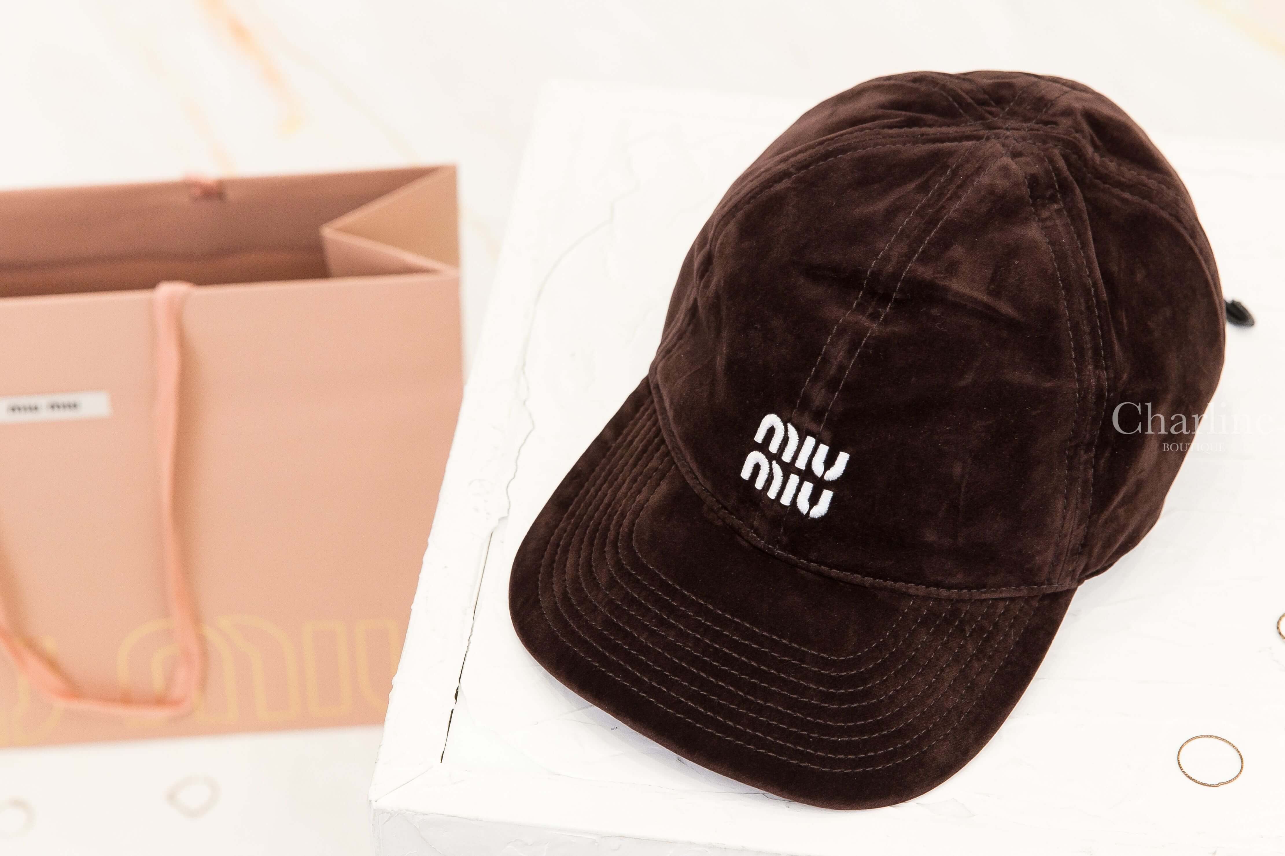 Miu Miu Velvet Baseball Cap 咖啡色刺繡白字後金屬方塊絢藍鞋帶調節絲絨棒球帽