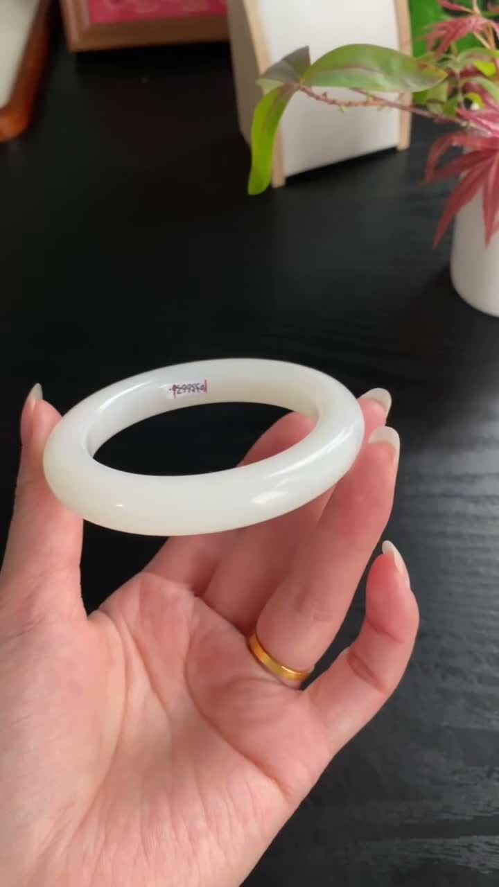 32677 55mm和田玉山料白玉手鐲 (54-56)