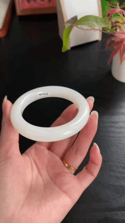 32677 55mm和田玉山料白玉手鐲 (54-56)