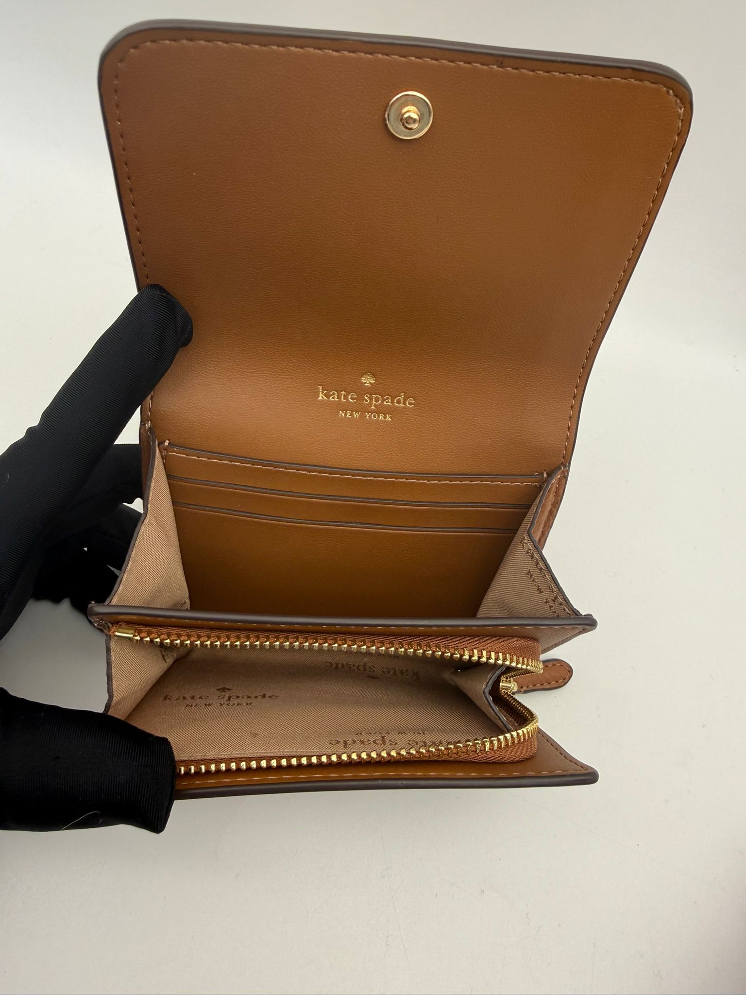 LYS01538 Kate spade 荔枝紋柔軟前翻葵扇logo短銀包