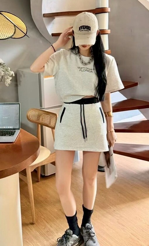 收腰英文棉質衣+撞色褲裙
