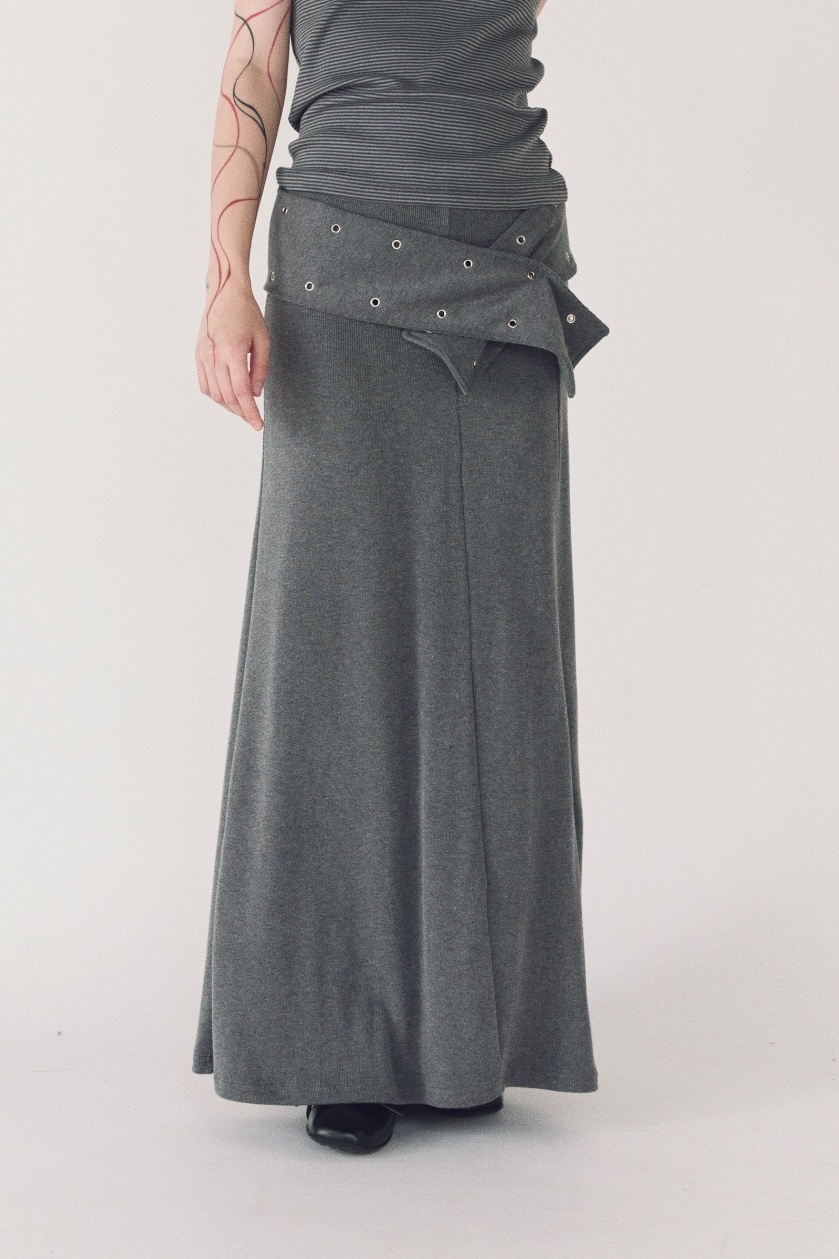 釦眼腰帶修身長裙-灰