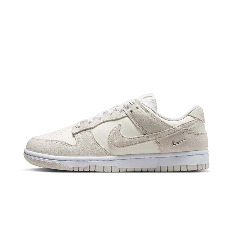 Nike Dunk Low "Sail" 灰米 銀色小勾 麂皮 復古 運動 休閒鞋 女鞋 IO4244-105 [台灣現貨]
