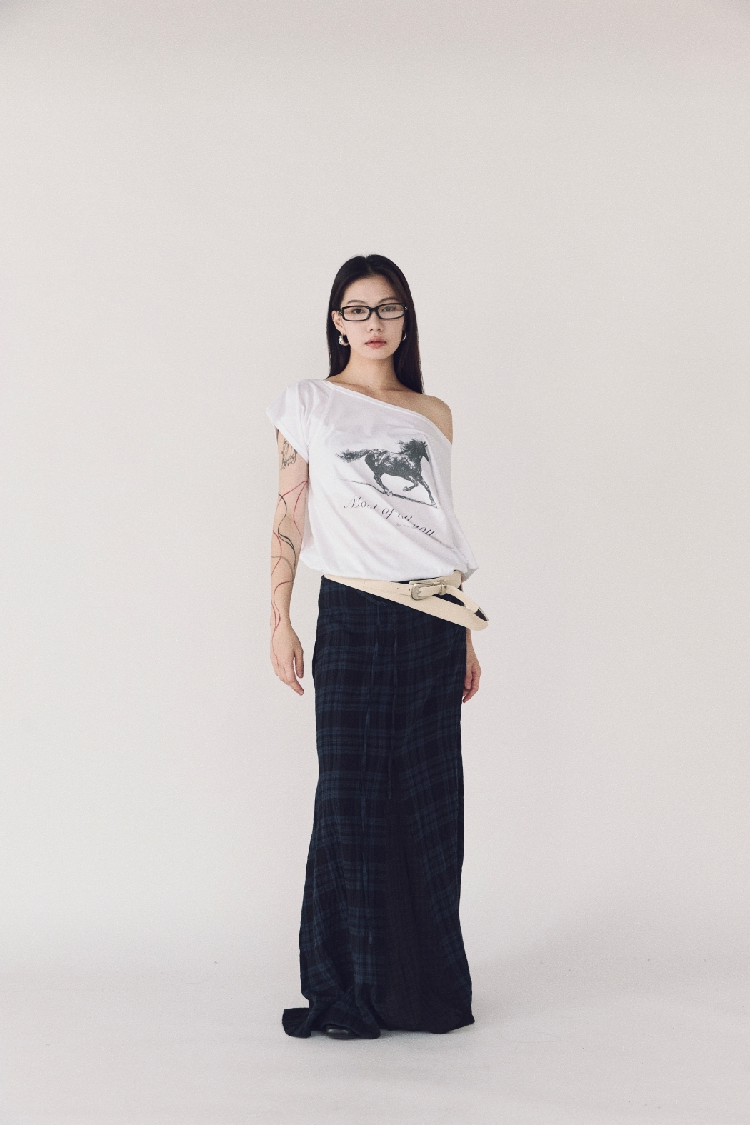 露肩小馬縮腰短踢