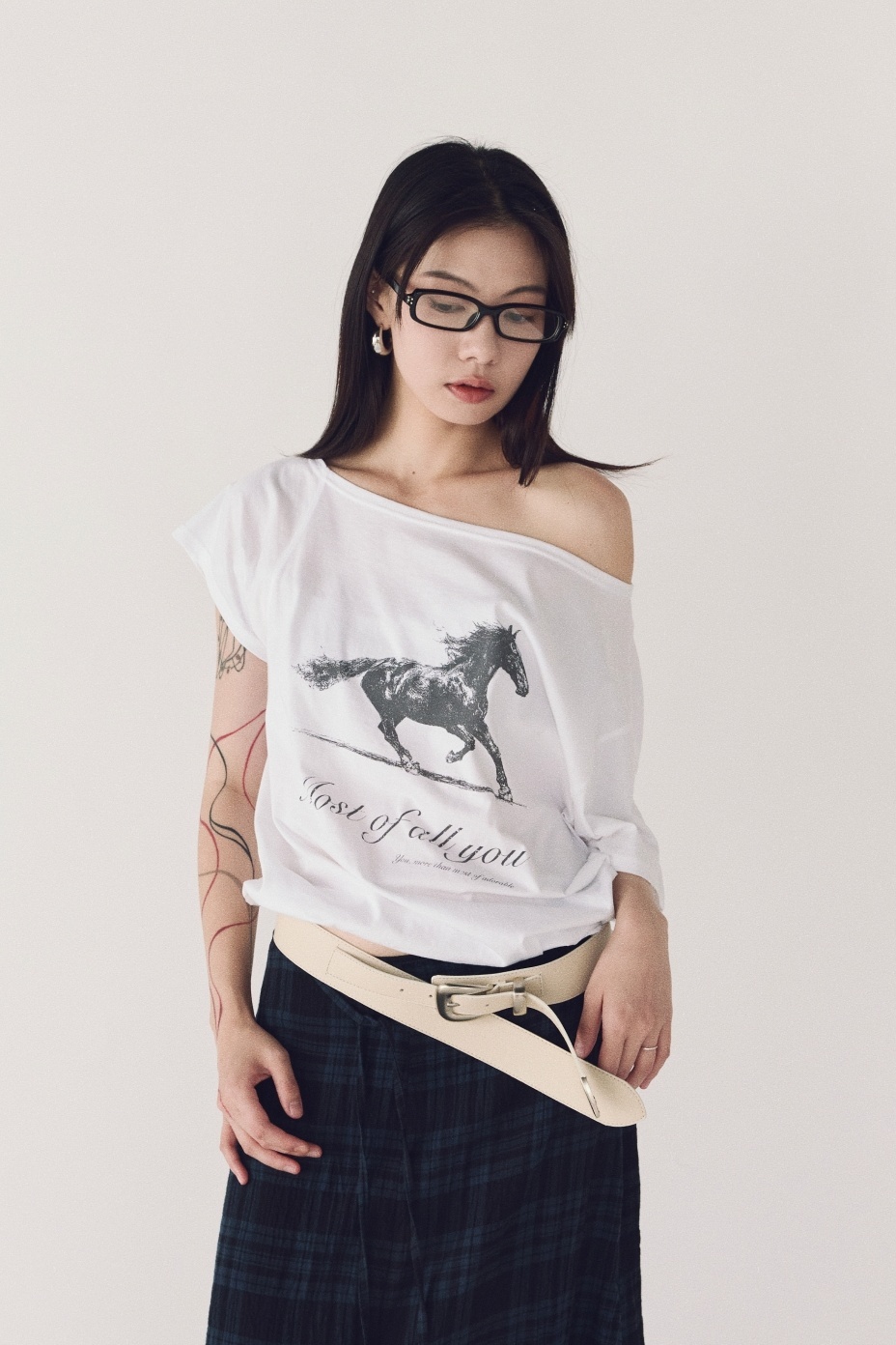 露肩小馬縮腰短踢