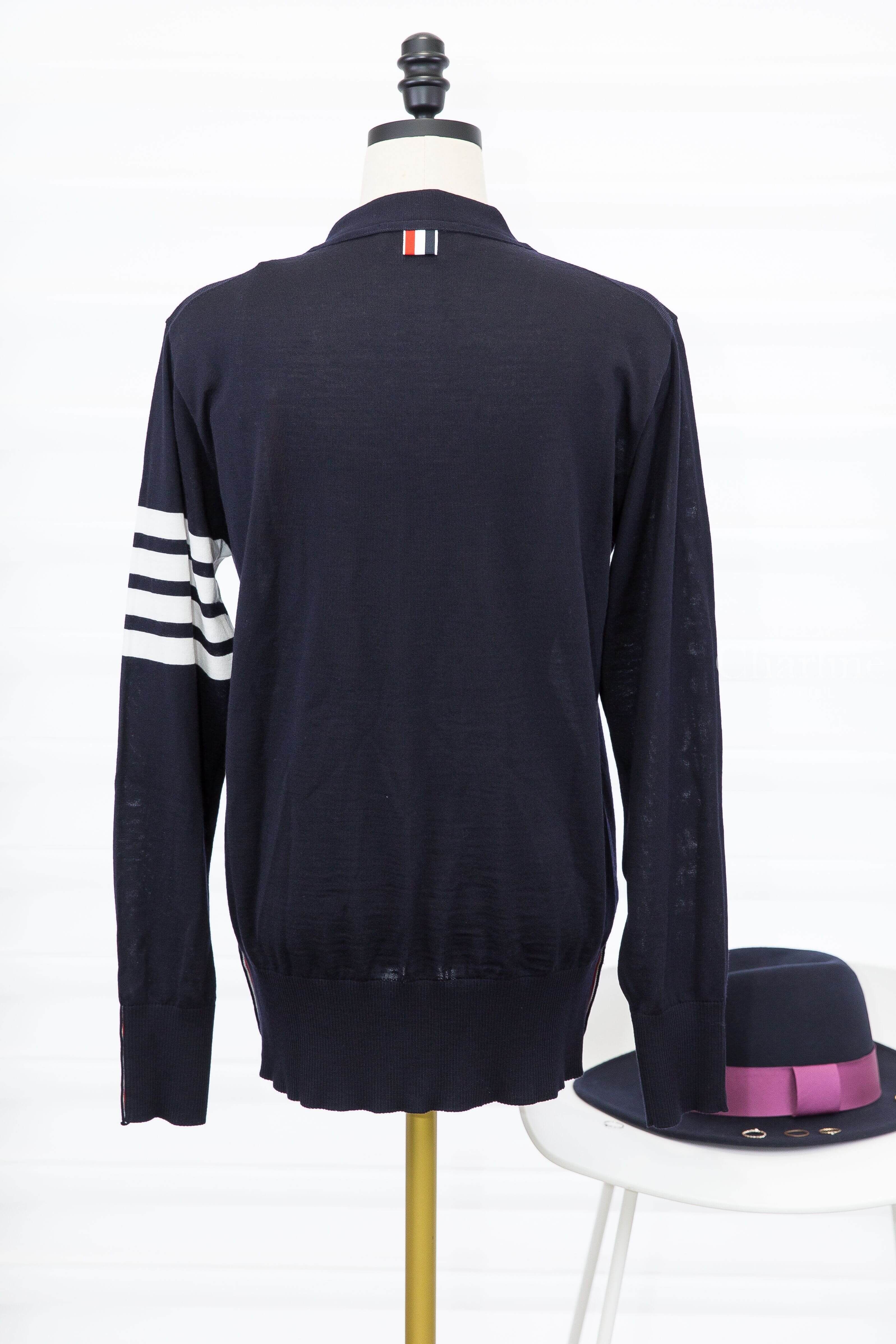 Thom Browne Merino Wool 4-bar Classic V-neck Cardigan 深藍色側邊白色四條橫紋側邊鈕扣開衩薄款羊毛開襟長袖外套-Charline Boutique 精品代購