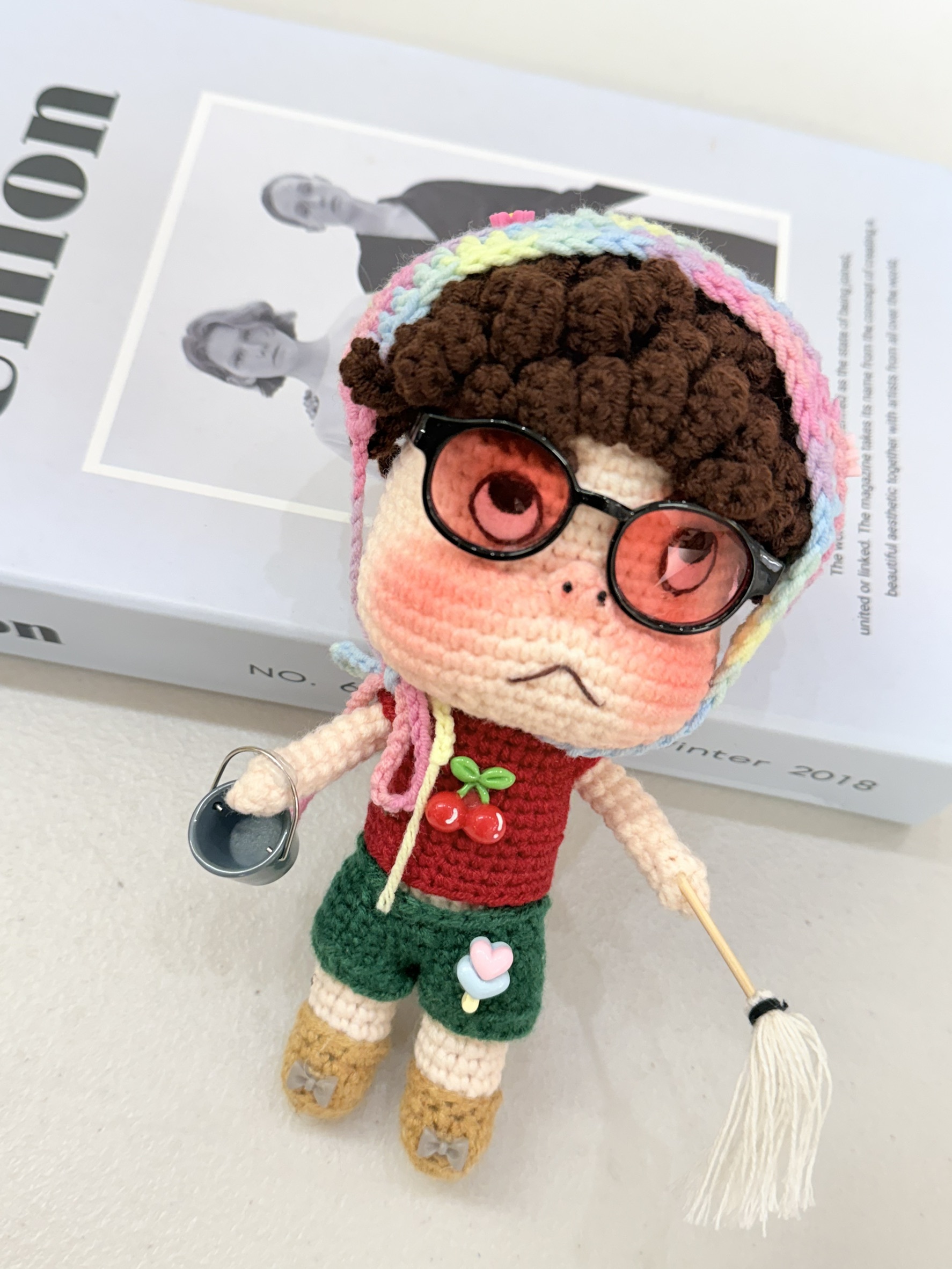 『頭巾男孩』爆炸頭男孩醜娃吊飾-1號『約15-18cm』