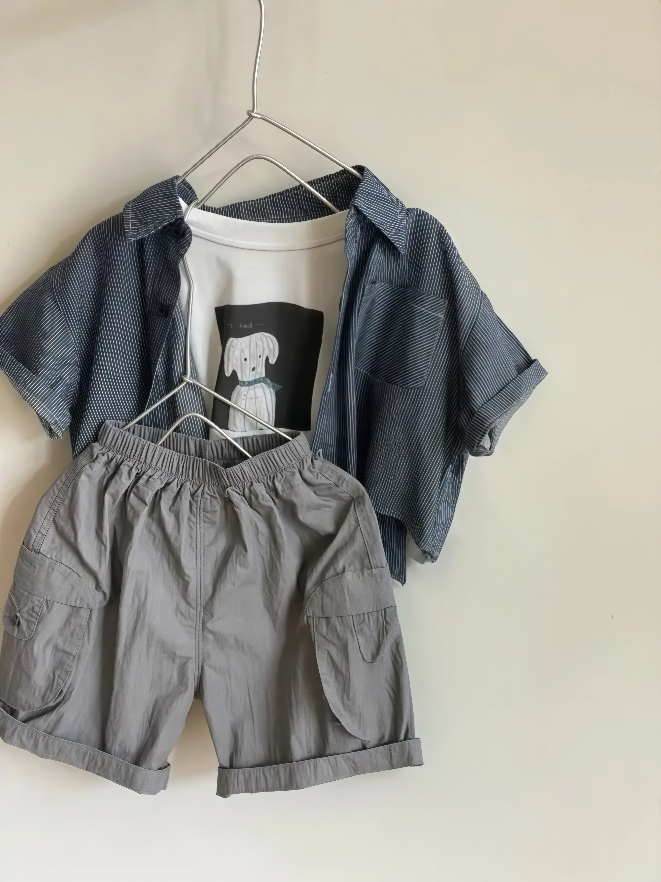 BYC04T063BL  深藍街頭風細條紋短袖恤衫