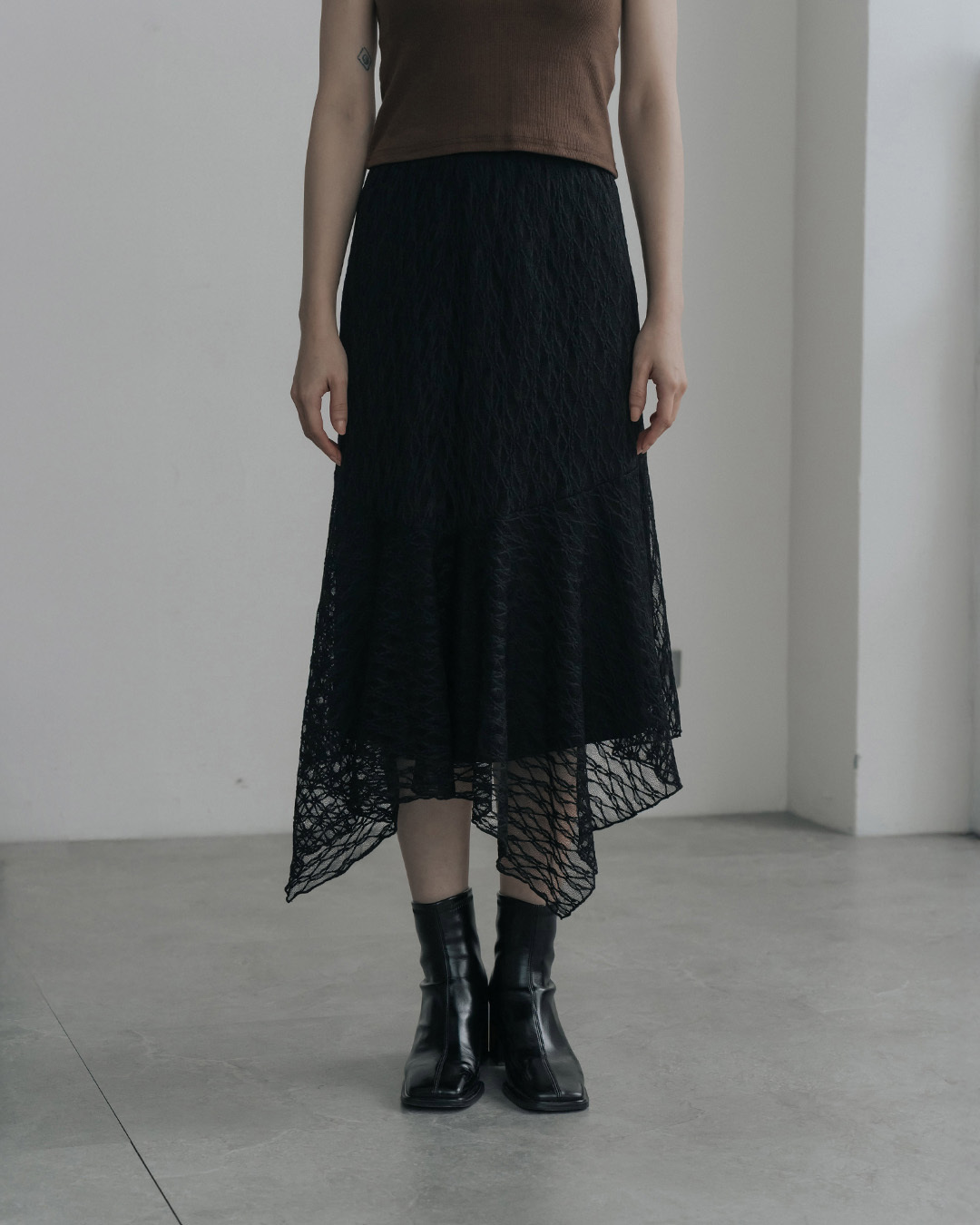 Textured lace irregular cut design three-quarter length skirt-black S/M【03021757】in stock+pre-order