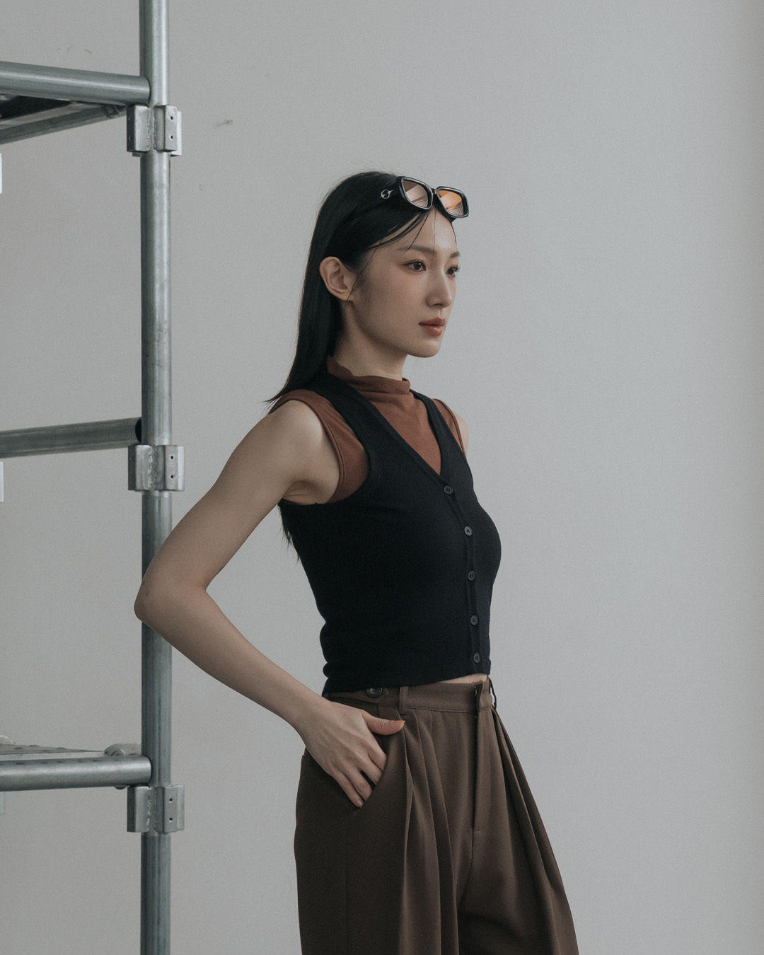 Textured V-neck cardigan vest - black【01099710】in stock+pre-order