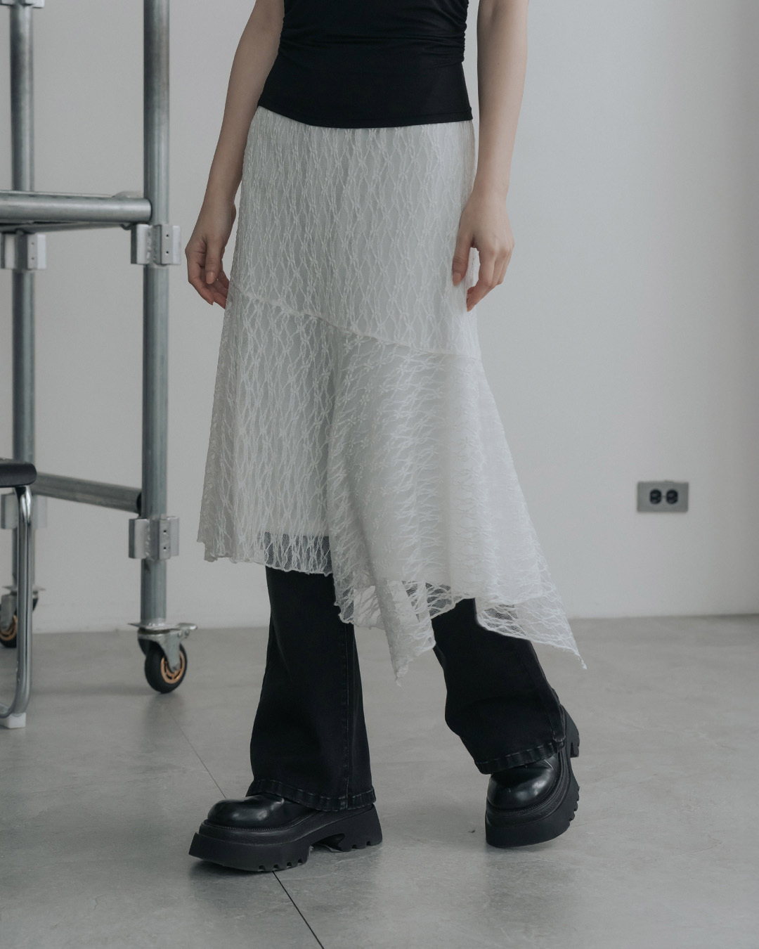 Textured lace irregular cut design three-quarter length skirt-white S/M【03021756】in stock+pre-order