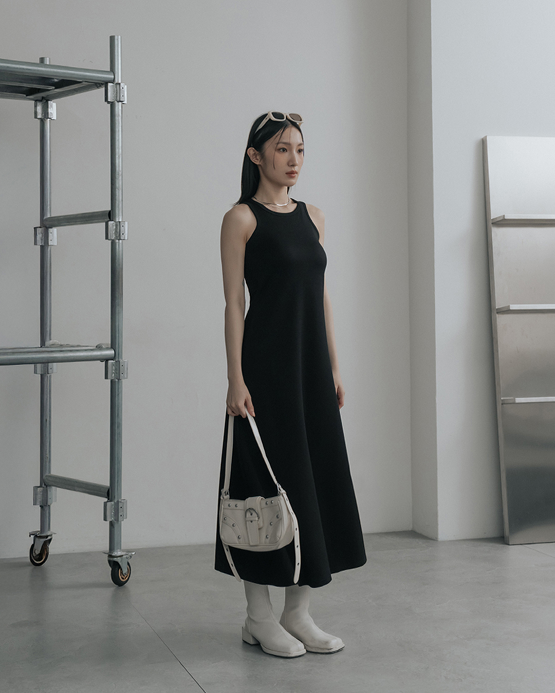 Slit-shoulder fitted tank top dress with bra - Black S/M【01087248】in stock+pre-order