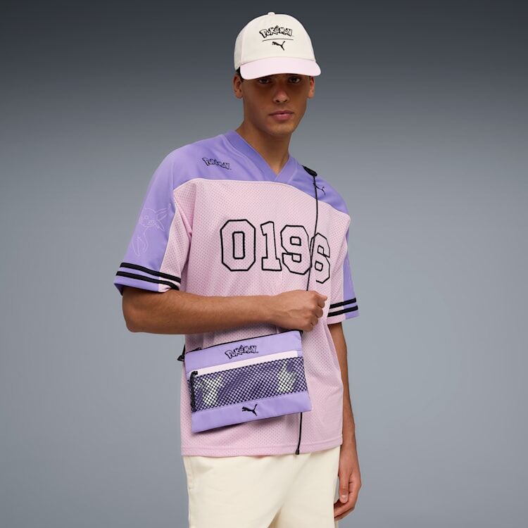 PUMA X POKÉMON SACOCHE 紫黑 皮卡丘 月亮伊布 寶可夢 聯名 0.5L 雙面 小包 側背包 斜背包【09236301】PMPOKÉ