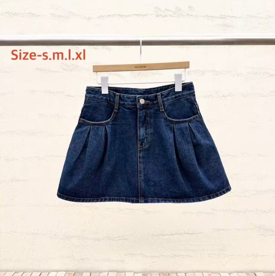 L13   牛仔裙褲   S:腰27 HIP37 長15  /   M腰28 HIP37   長15  /   L腰30 HIP40長15  /   XL腰32 HIP42 長15 $479 (一口價)