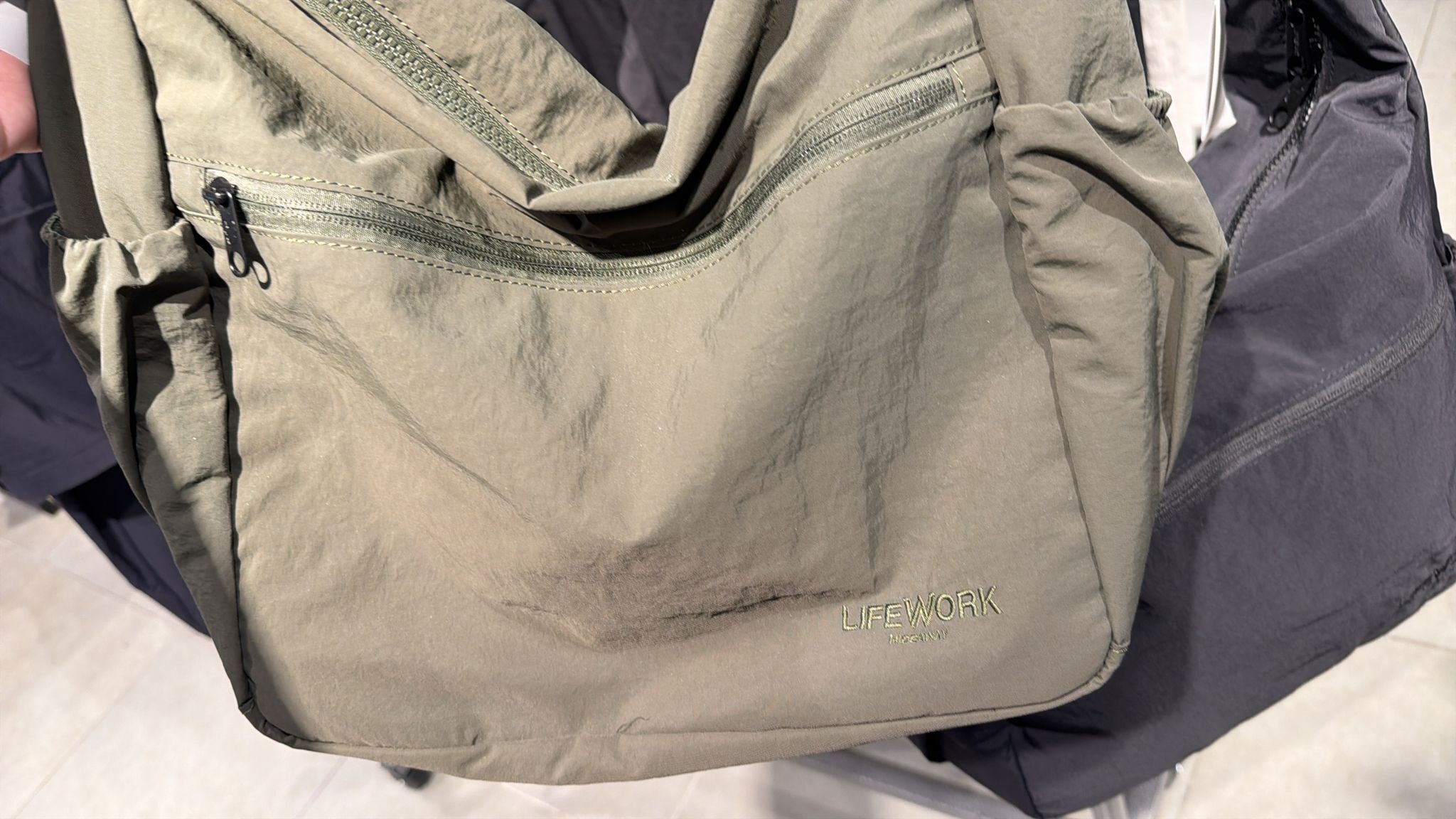 【直播】LIFEWORK LX041379 斜背包(LW265BG433)