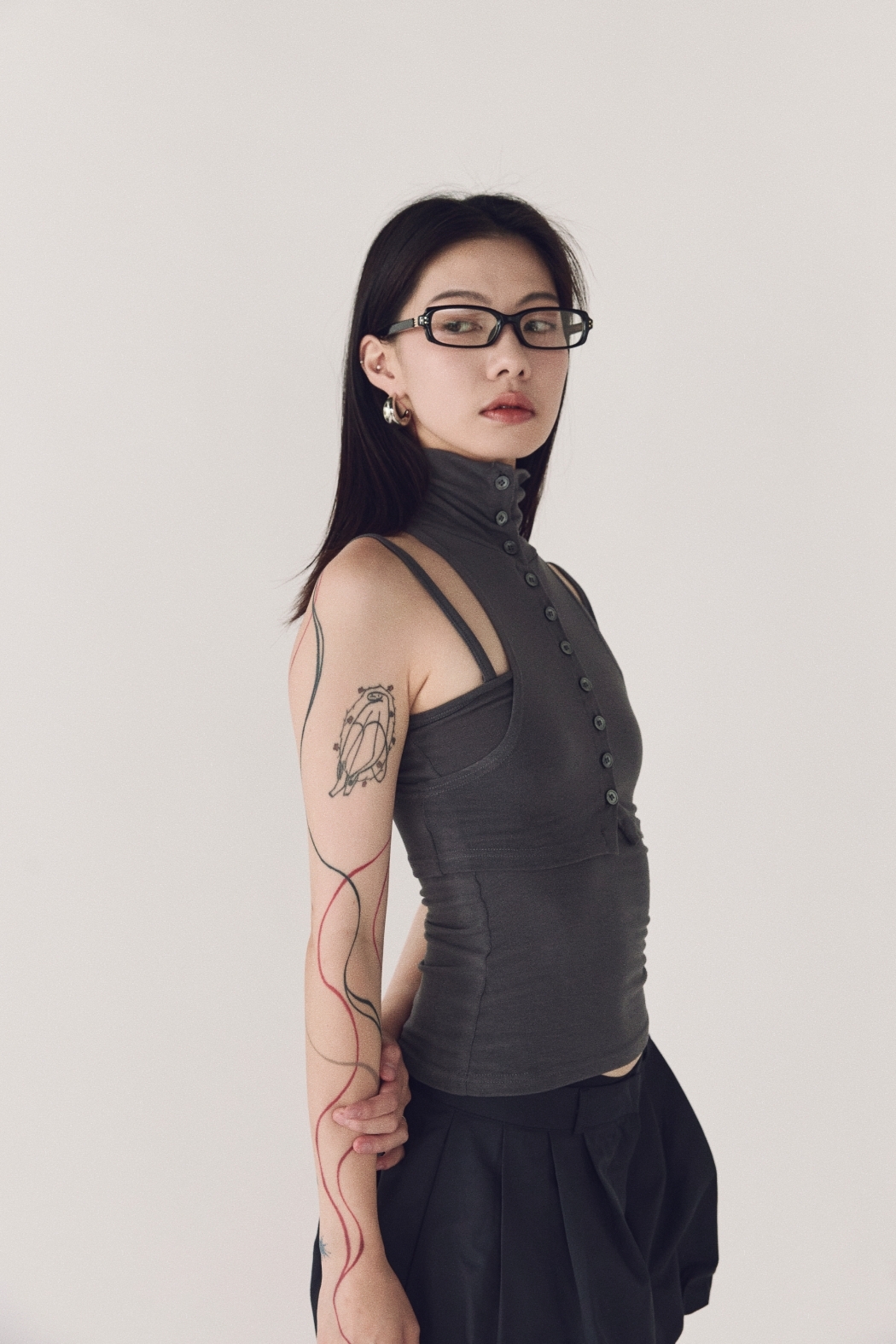 開襟背心疊搭兩件式套裝-深灰