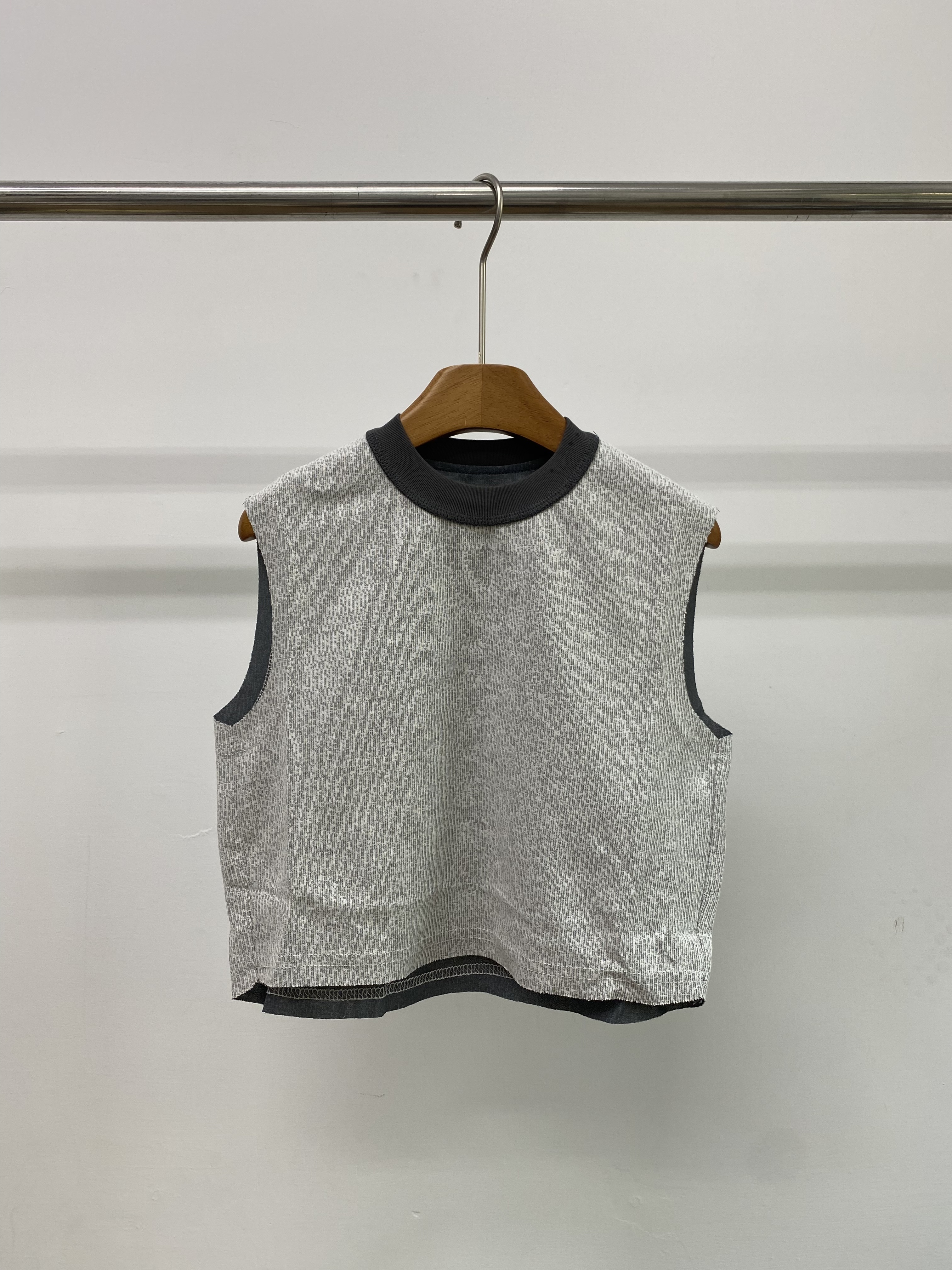 A04870織紋感雙色背心