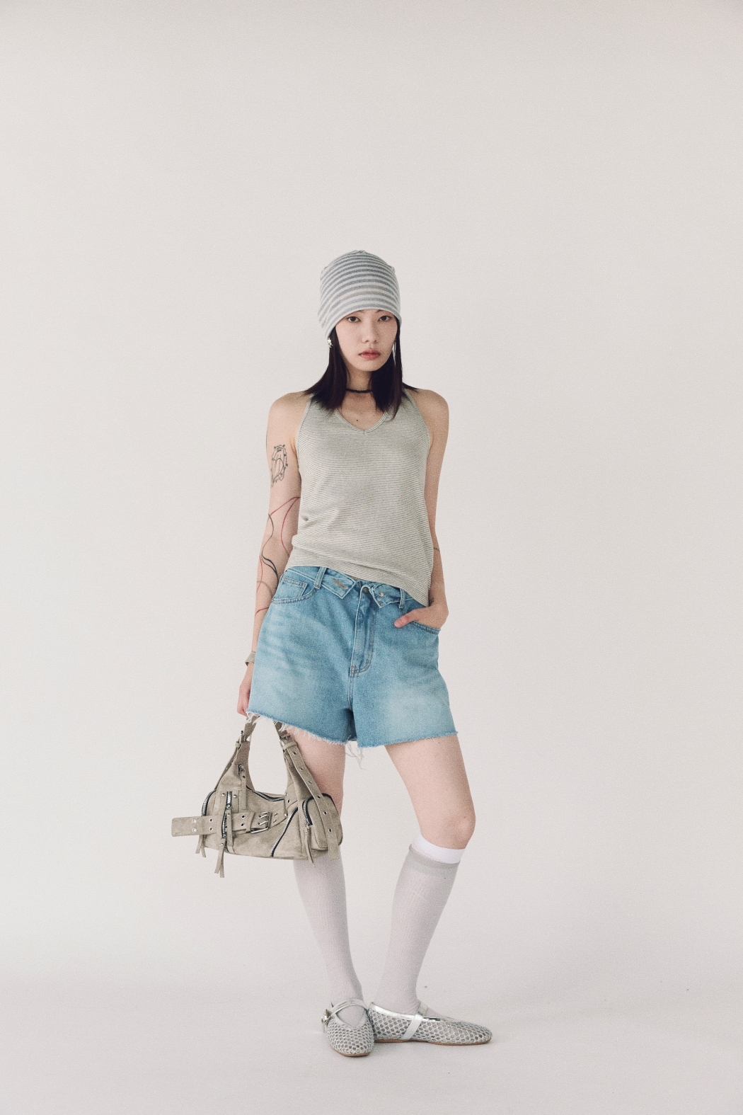 柔軟條紋掛脖背心-淺灰