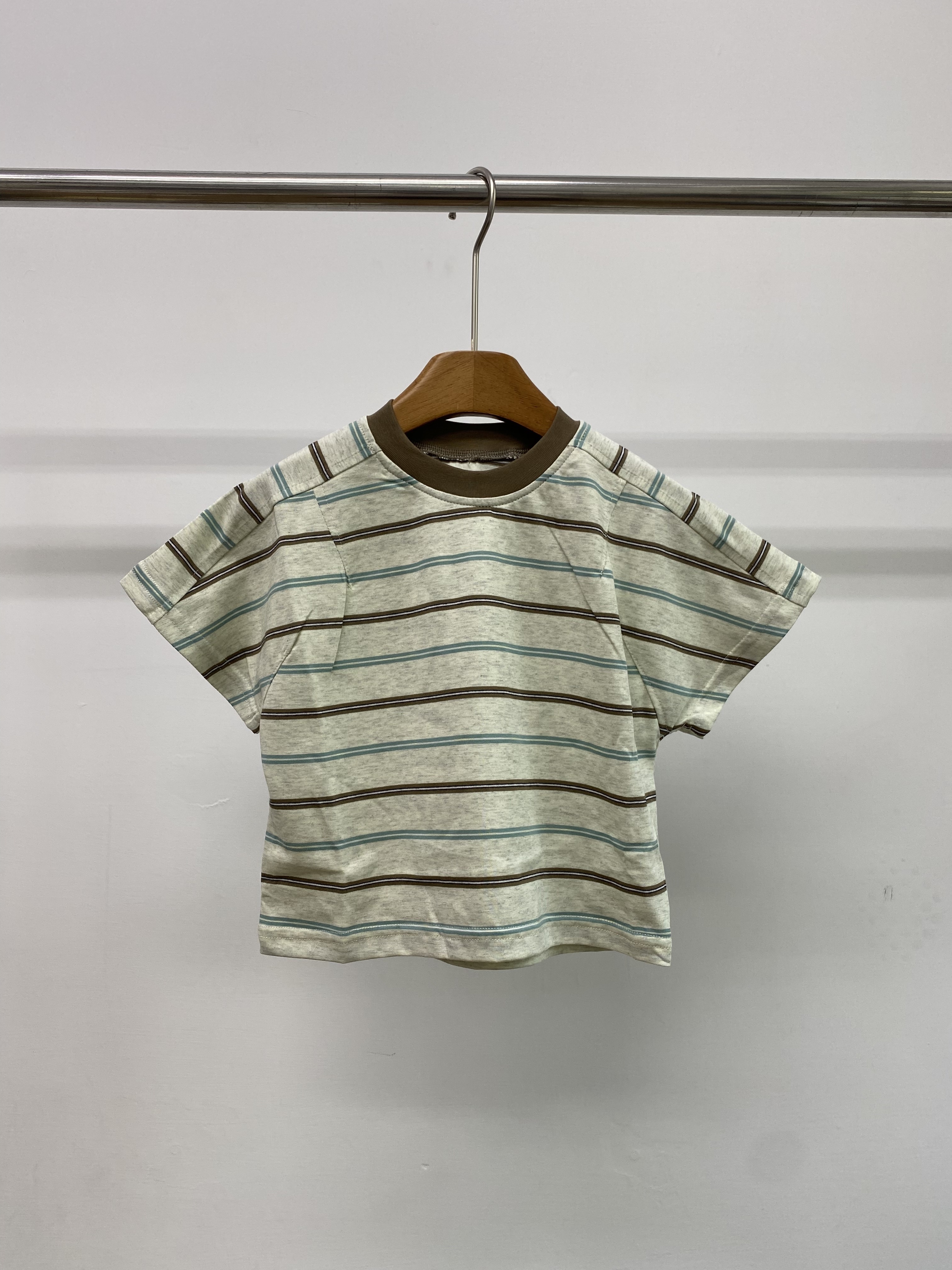 A04871落肩條紋上衣