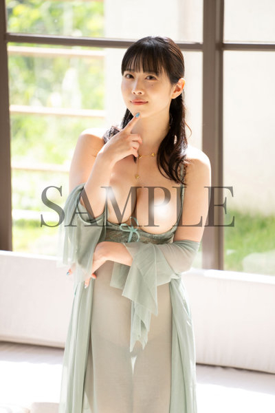 「R18.Japan」「預購」白岩冬萌1st写真集『White Love』