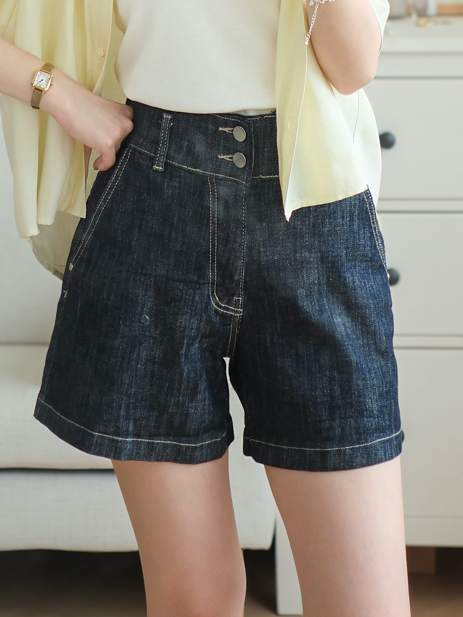 百搭顯瘦！挺身明線雙釦高腰牛仔短褲 BT479