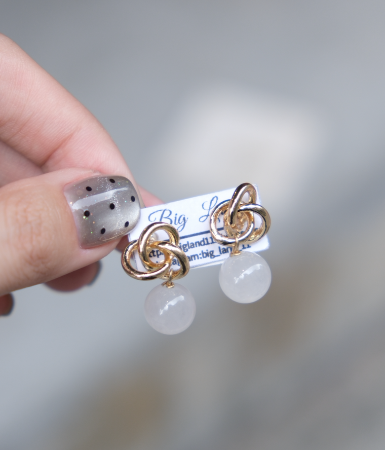 [Big Land] 白櫻玉石雙環耳環 | 鈦 | 耳夾 | NO.394