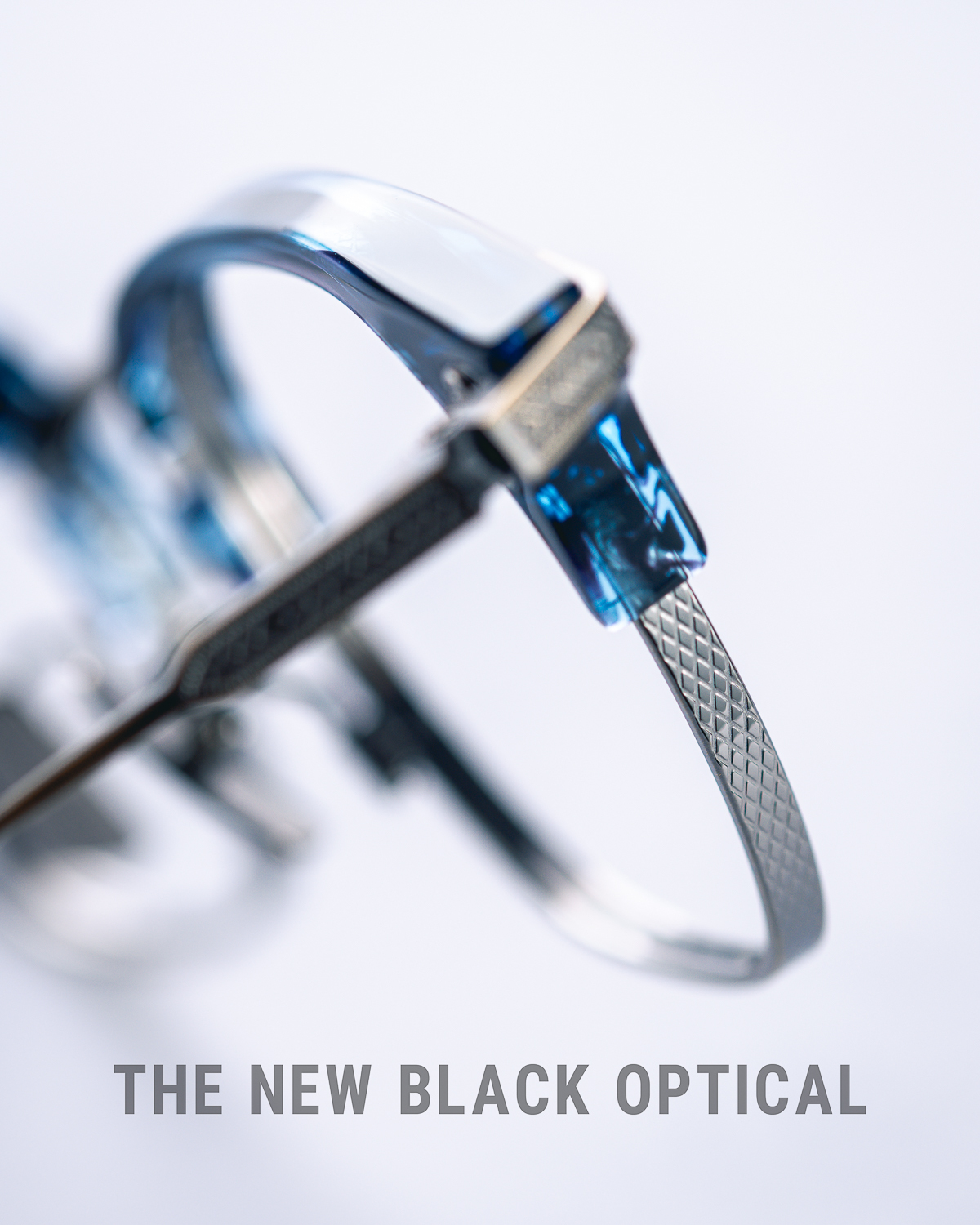 藍玳瑁板材在光線下的溫潤透感