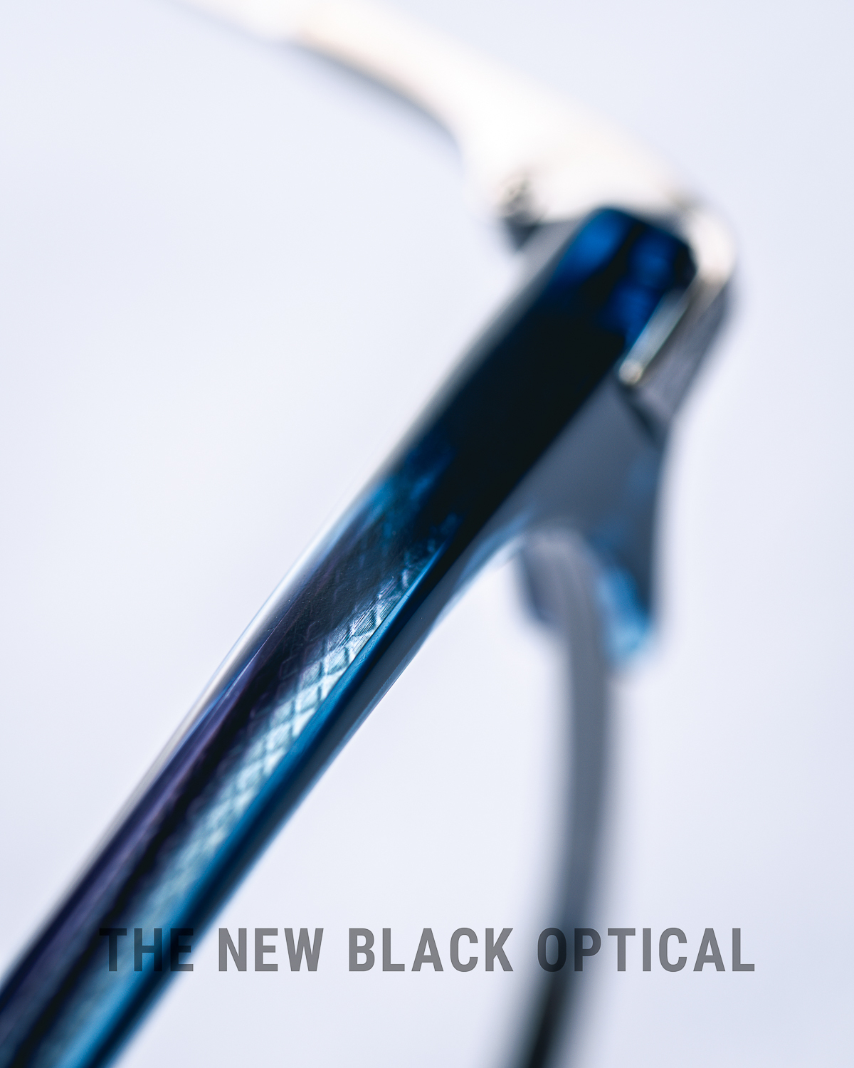 精美手工雕花與古銀金屬質感