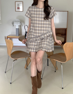 YD037 REFRESH 格紋荷葉擺連身裙 淺杏色