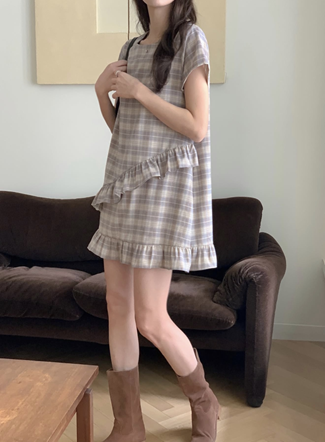 YD037 REFRESH 格紋荷葉擺連身裙 淺杏色