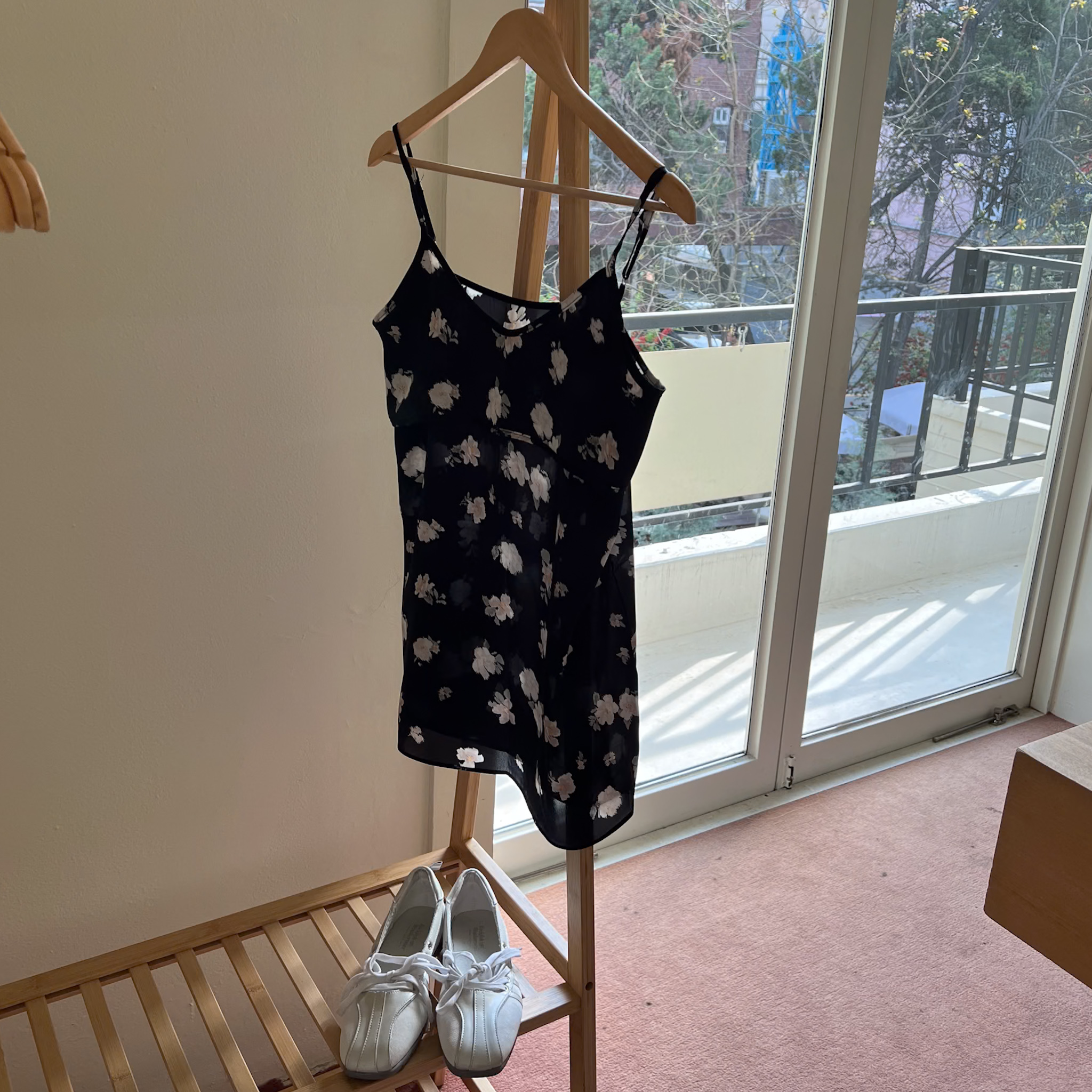 AS10入夏氧氣感花花薄透背心(白/黑)