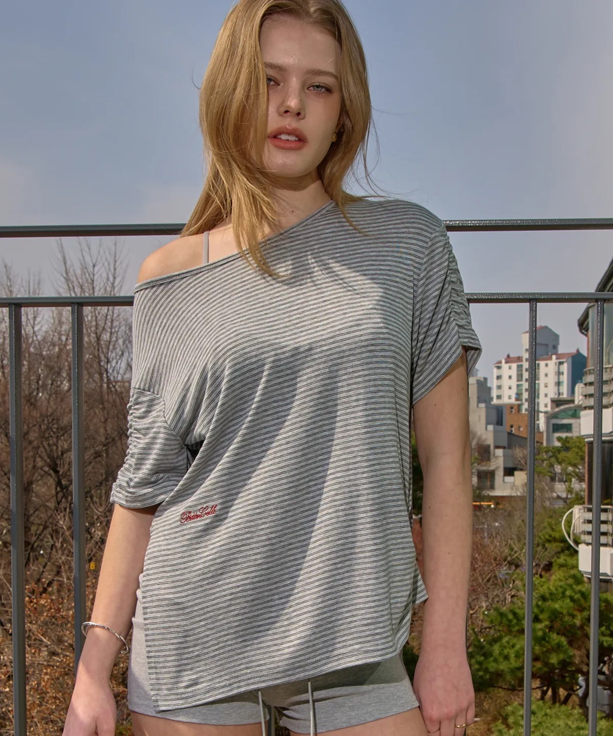 BITTER CELLS Oversized ST Shirring Slit Tee