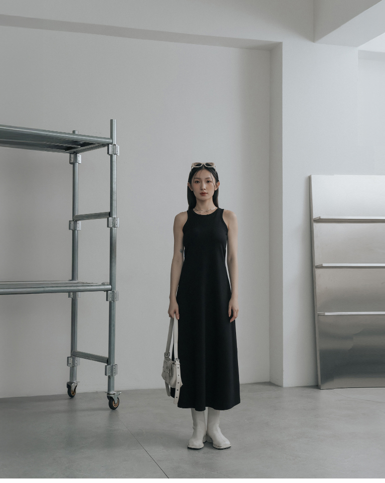 Slit-shoulder fitted tank top dress with bra - Black S/M【01087248】in stock+pre-order