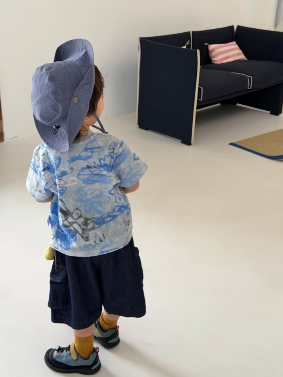 BYC04T066BL  DODO Wardrobe -淺藍街頭塗鴉藝術風上衣