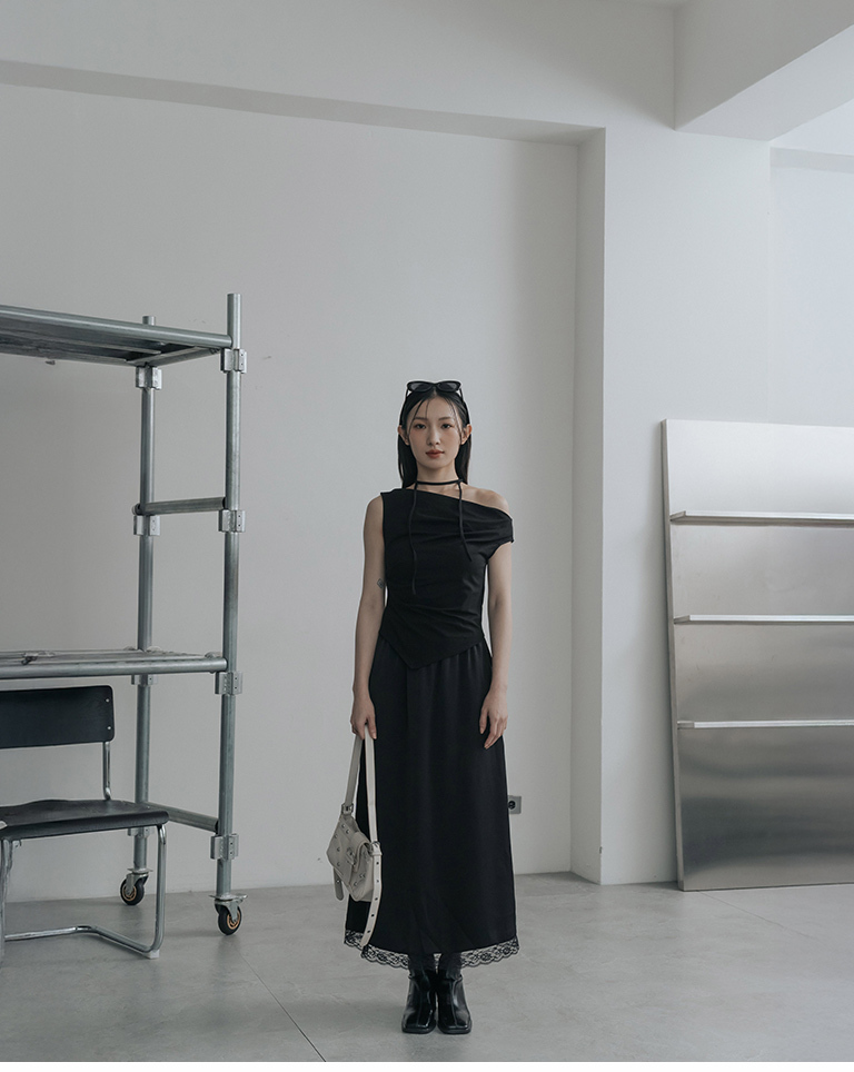 Cooling top with asymmetrical off-shoulder design and tie-up details - black【01099532】in stock+pre-order