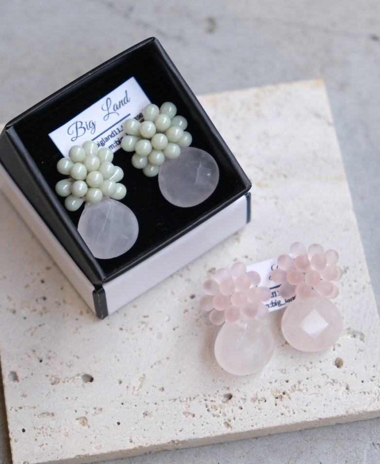 [Big Land] 粉捷克玻璃水滴耳環 | 醫療鋼 | 耳針 | NO.433