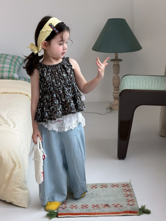 BYC04T069BK  DODO Wardrobe -森系碎花吊帶背心